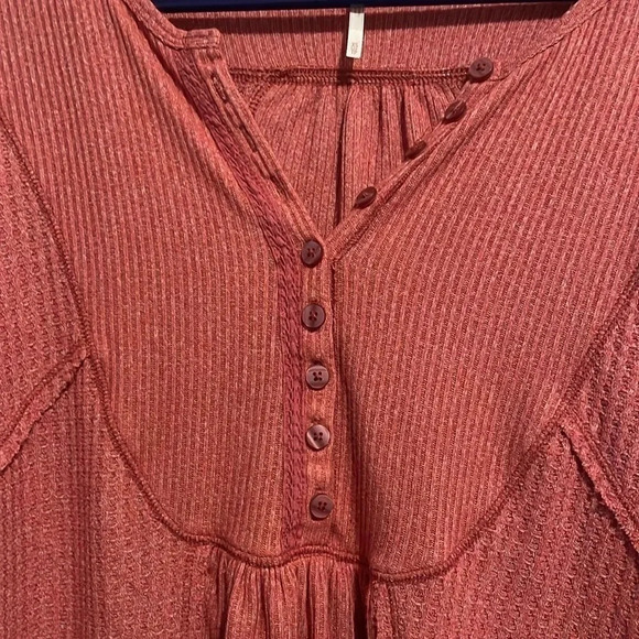 Free People Women's XS Leo Oversized Henley Top Waffle Knit Thermal - Picture 6 of 9